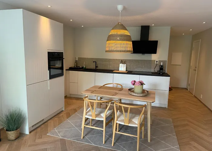 Beachfront With Private Swimming Dock Διαμέρισμα *