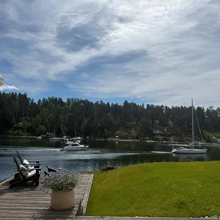 Апартаменты Beachfront With Private Swimming Dock *